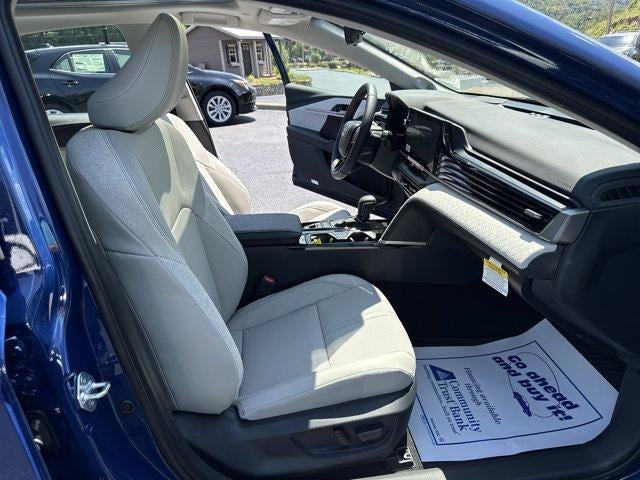2026 Toyota Camry XLE AWD (Natl)