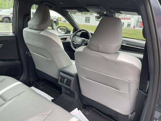 2026 Toyota Camry SE AWD (Natl)