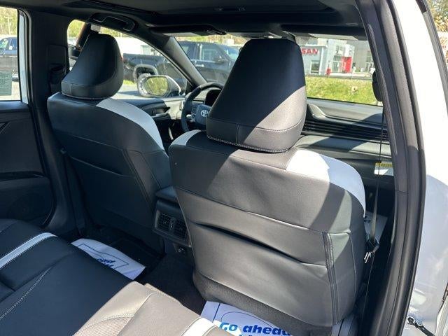 2026 Toyota Camry SE AWD (Natl)