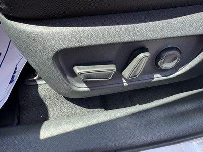 2026 Toyota RAV4 SE AWD (Natl)