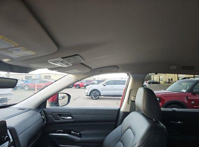 2024 Nissan Pathfinder SL 2WD