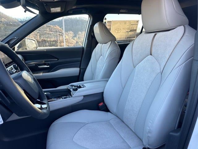 2026 Toyota Grand Highlander Hybrid MAX Platinum AWD (Natl)