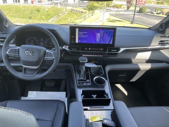 2026 Toyota Sienna Woodland Edition AWD 7-Passenger (Natl)