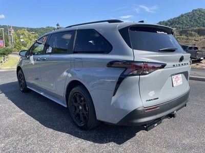 2026 Toyota Sienna Woodland Edition AWD 7-Passenger (Natl)