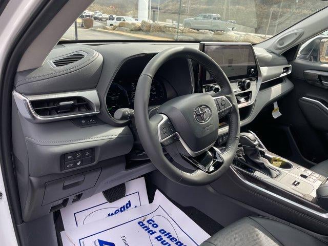 2026 Toyota Highlander Hybrid Platinum AWD (Natl)