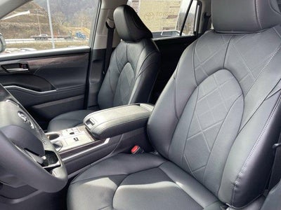 2026 Toyota Highlander Hybrid Platinum AWD (Natl)
