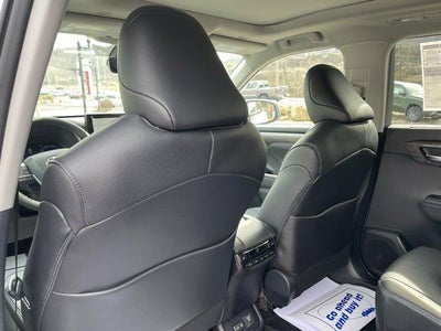 2026 Toyota Highlander Hybrid Platinum AWD (Natl)