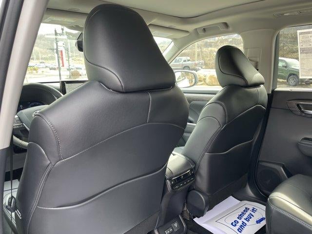 2026 Toyota Highlander Hybrid Platinum AWD (Natl)