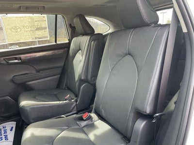 2026 Toyota Highlander Hybrid Platinum AWD (Natl)