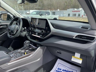 2026 Toyota Highlander Hybrid Platinum AWD (Natl)