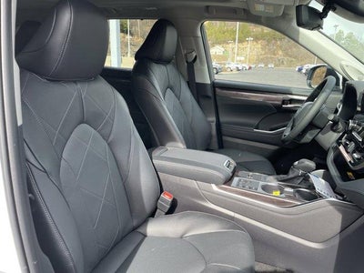 2026 Toyota Highlander Hybrid Platinum AWD (Natl)