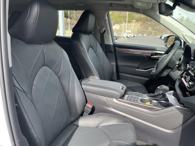 2026 Toyota Highlander Hybrid Platinum AWD (Natl)