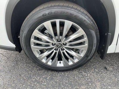 2026 Toyota Highlander Hybrid Platinum AWD (Natl)