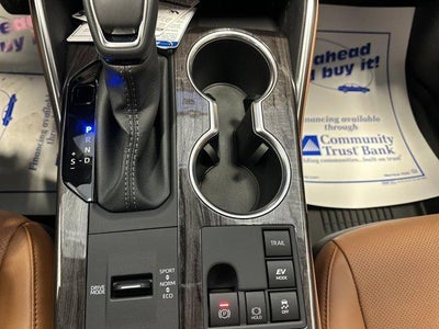 2026 Toyota Highlander Hybrid Platinum AWD (Natl)