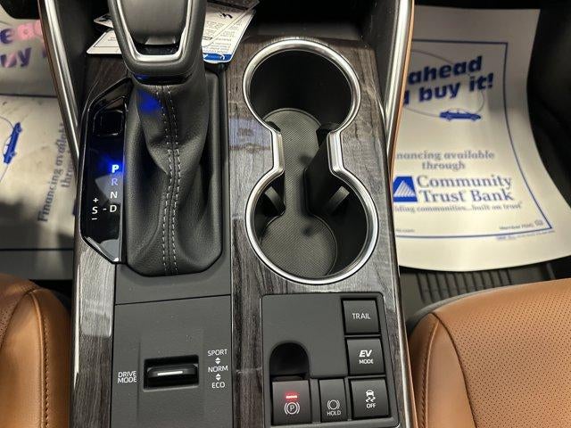 2026 Toyota Highlander Hybrid Platinum AWD (Natl)