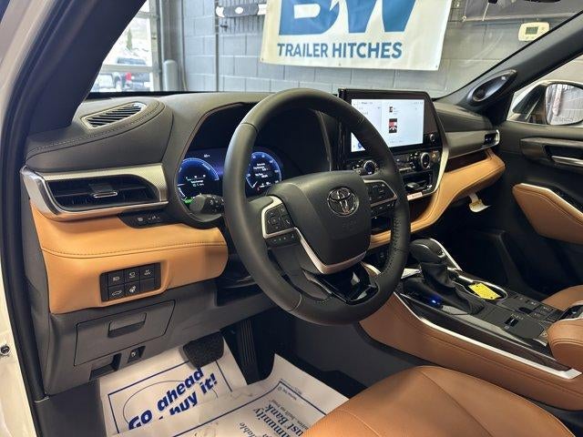 2026 Toyota Highlander Hybrid Platinum AWD (Natl)