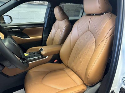2026 Toyota Highlander Hybrid Platinum AWD (Natl)