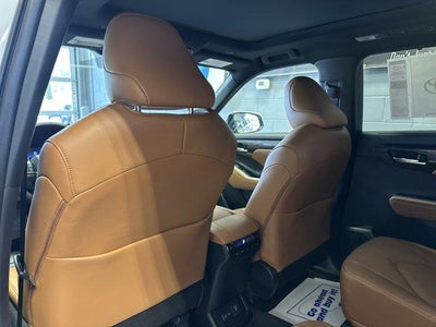 2026 Toyota Highlander Hybrid Platinum AWD (Natl)