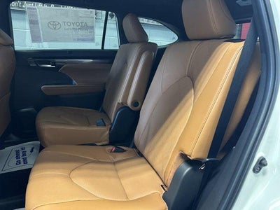 2026 Toyota Highlander Hybrid Platinum AWD (Natl)