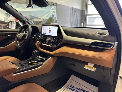 2026 Toyota Highlander Hybrid Platinum AWD (Natl)