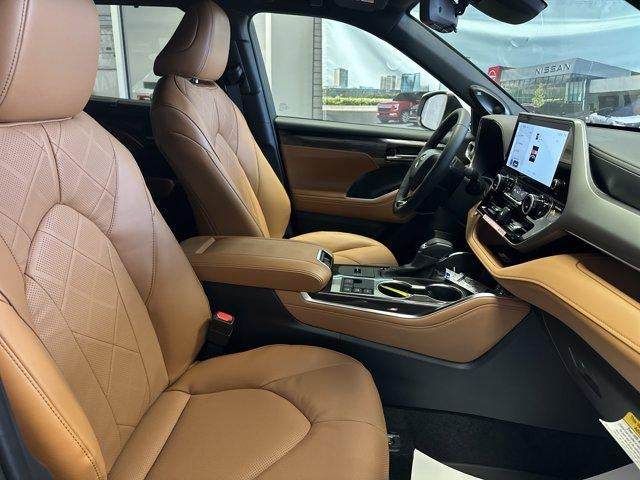 2026 Toyota Highlander Hybrid Platinum AWD (Natl)