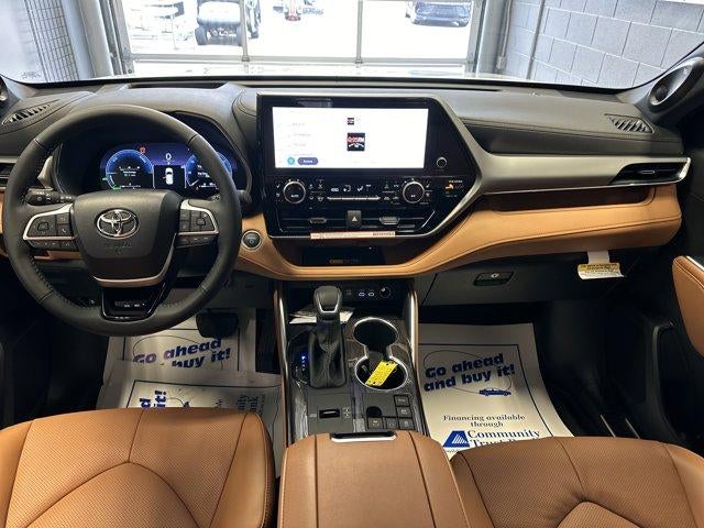 2026 Toyota Highlander Hybrid Platinum AWD (Natl)
