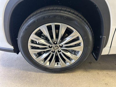 2026 Toyota Highlander Hybrid Platinum AWD (Natl)