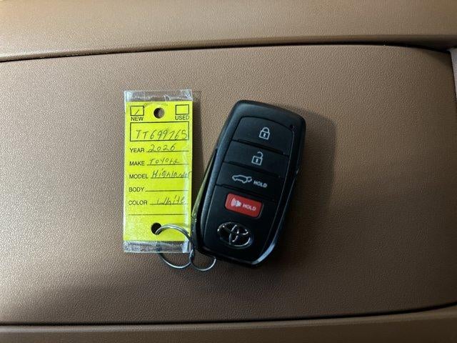 2026 Toyota Highlander Hybrid Platinum AWD (Natl)