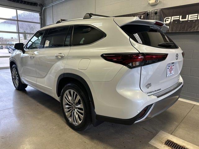 2026 Toyota Highlander Hybrid Platinum AWD (Natl)