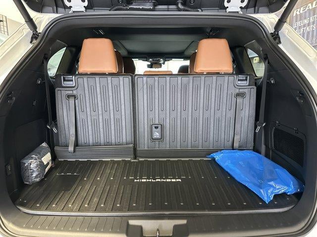 2026 Toyota Highlander Hybrid Platinum AWD (Natl)