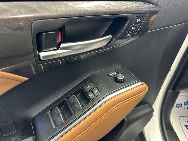 2026 Toyota Highlander Hybrid Platinum AWD (Natl)