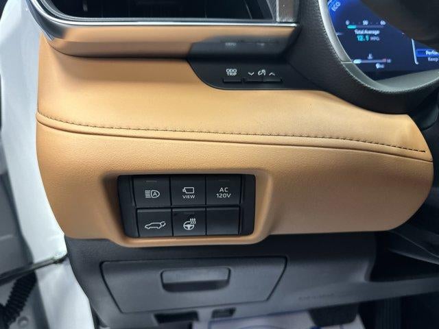 2026 Toyota Highlander Hybrid Platinum AWD (Natl)