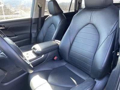 2025 Toyota Highlander XLE AWD (Natl)