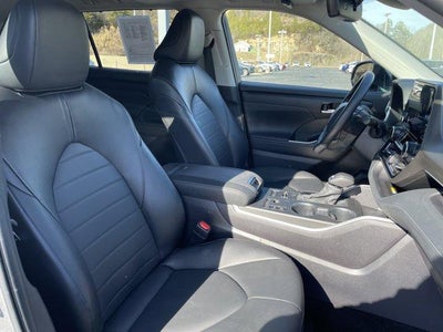 2025 Toyota Highlander XLE AWD (Natl)