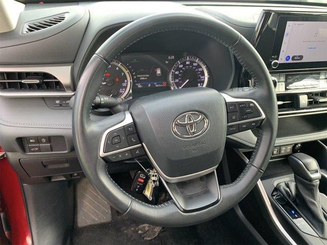 2025 Toyota Highlander LE AWD (SE)