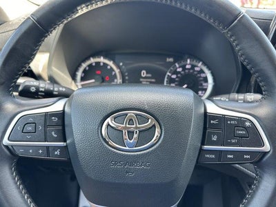 2025 Toyota Highlander LE AWD (SE)