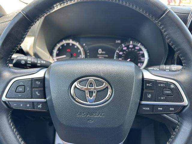 2025 Toyota Highlander LE AWD (SE)