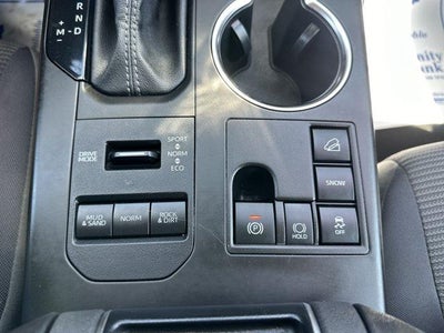 2025 Toyota Highlander LE AWD (SE)