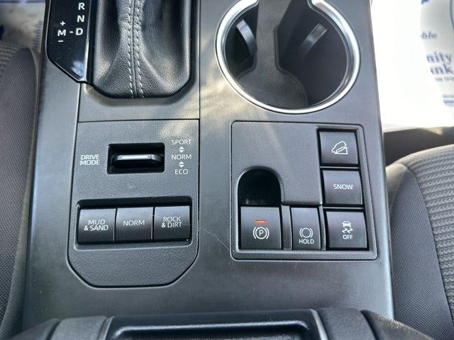 2025 Toyota Highlander LE AWD (SE)