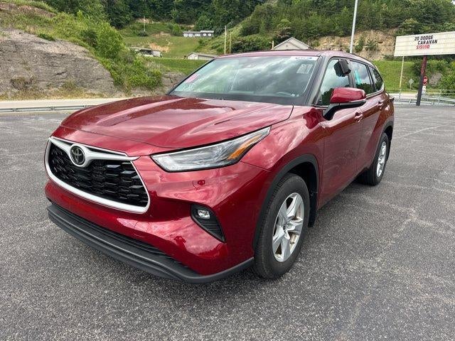 2025 Toyota Highlander LE AWD (SE)