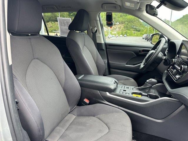 2025 Toyota Highlander LE AWD (SE)