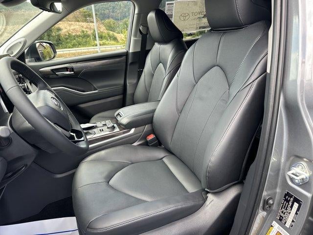 2025 Toyota Highlander Limited AWD (Natl)