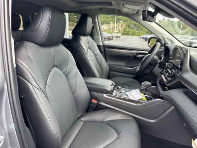 2025 Toyota Highlander Limited AWD (Natl)