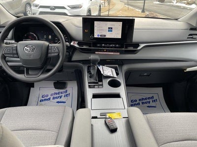 2026 Toyota Sienna LE AWD 8-Passenger (Natl)