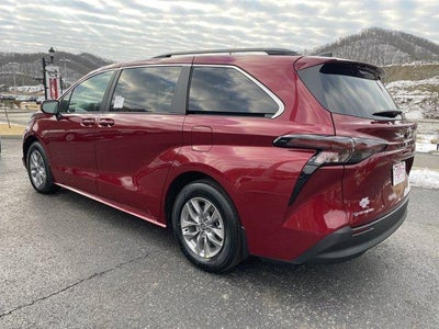 2026 Toyota Sienna LE AWD 8-Passenger (Natl)