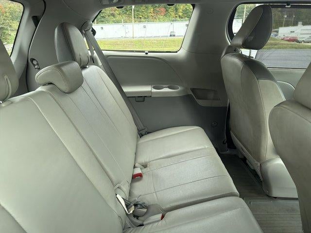 2013 Toyota Sienna 5dr 8-Pass Van V6 XLE FWD (Natl)