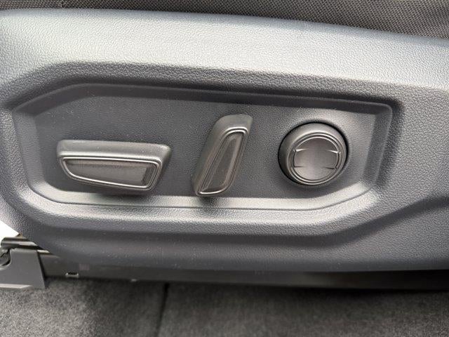 2026 Toyota Tundra 4WD 4WD SR5 CrewMax 5.5' Bed (Natl)