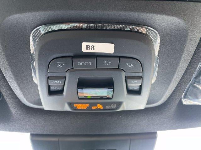 2026 Toyota Corolla Cross Hybrid XSE 4WD (Natl)