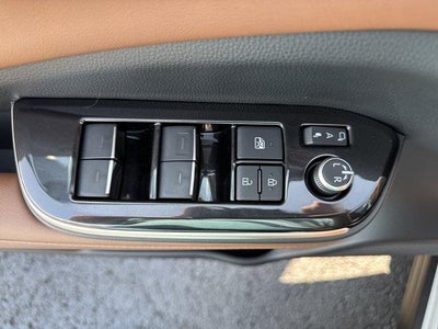 2026 Toyota Crown Signia Limited AWD (Natl)