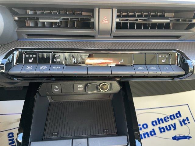 2026 Toyota Prius XLE (Natl)